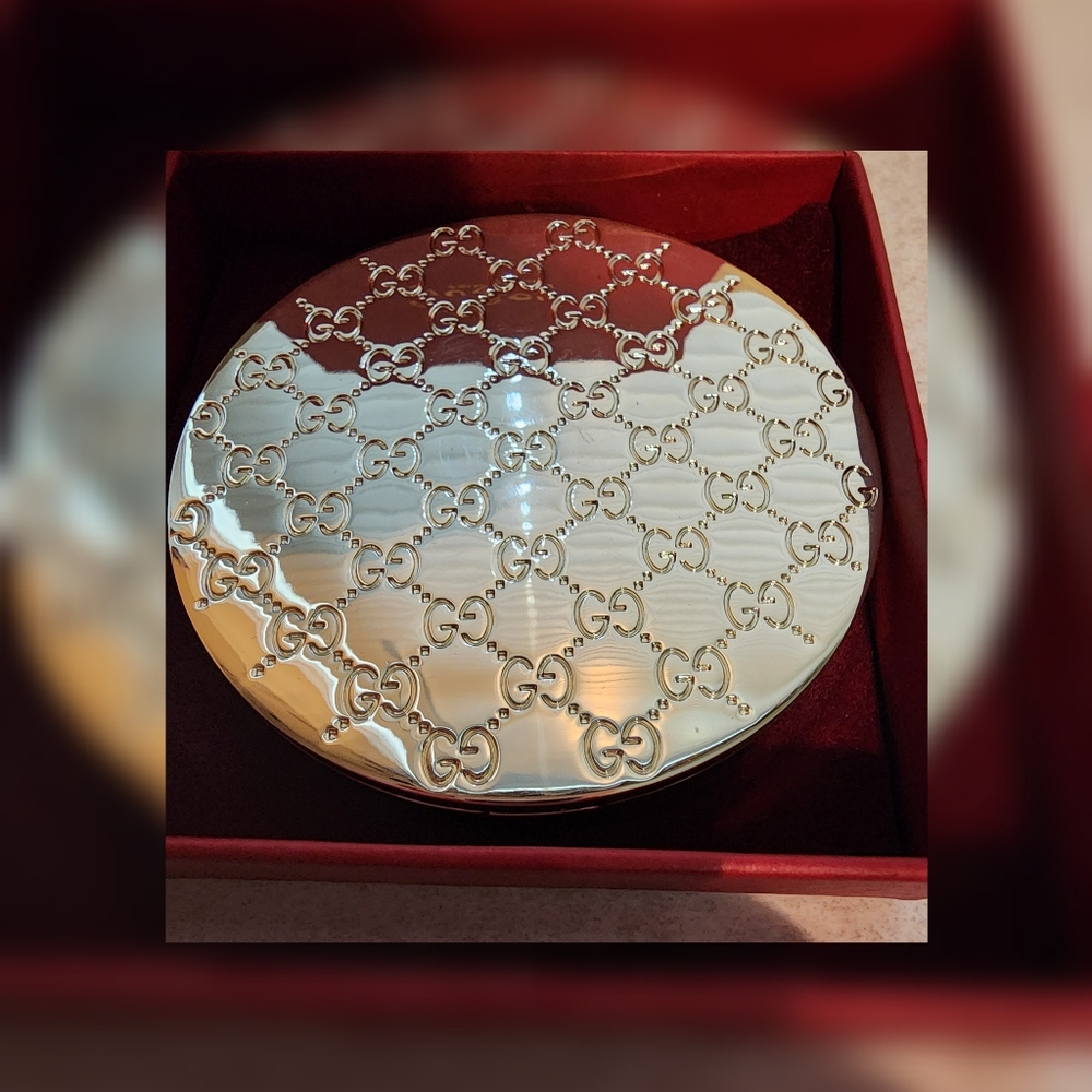Gucci Gold Monogram Compact Makeup Mirror New In Box - Picture 3 of 9